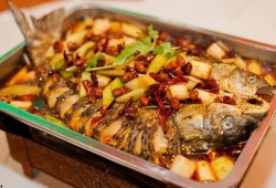 烤鱼用鱼爆料的做法视频,视频教学，轻松掌握美味秘诀
